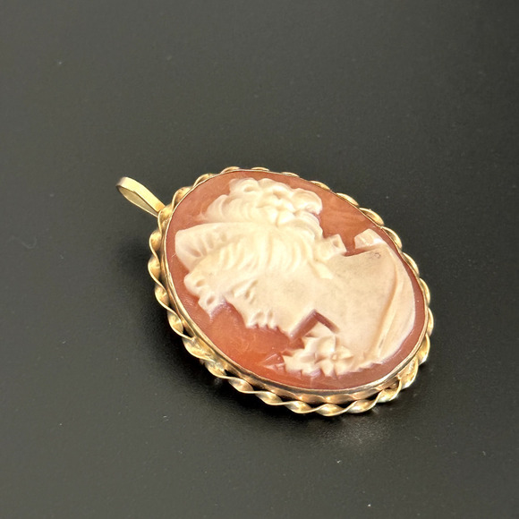 Vintage 14K Solid Yellow Gold Carved Shell Left Facing Cameo Brooch Pin Pendant - Picture 3 of 13